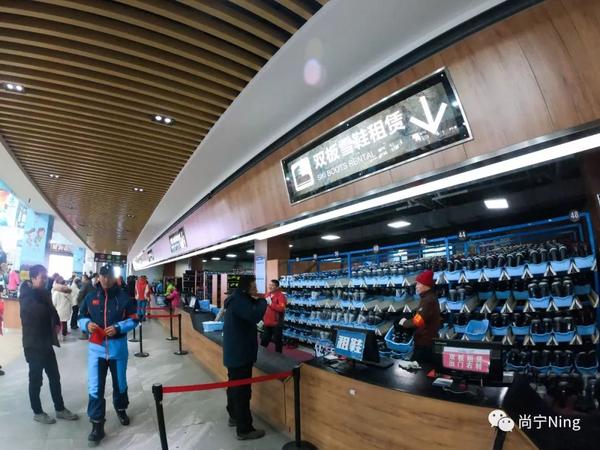 雪具大厅租赁区