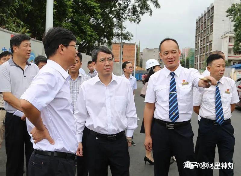 广西南宁市委副书记,南宁市劳动局副局长,南宁市江南区区长,横县县长