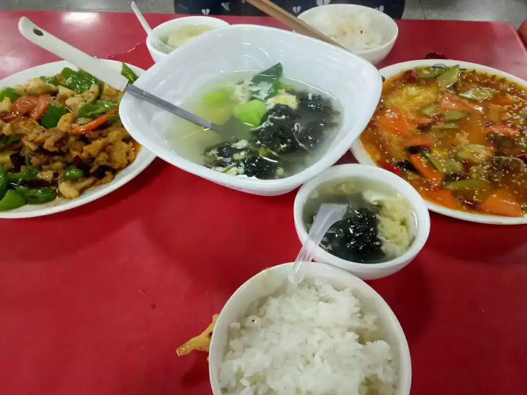 西安外事学院学生餐厅哪些档口的饭好吃推荐几家