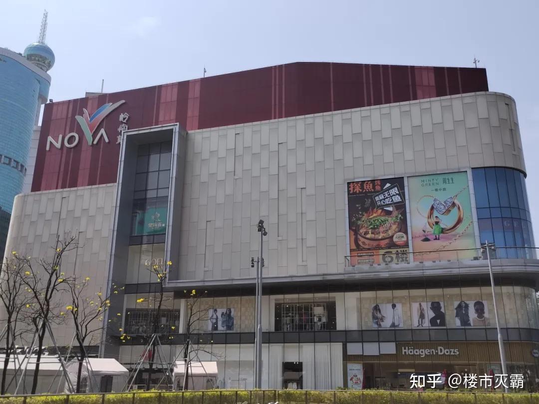 20拍铂顿城亦是以餐饮娱乐为主,商场自2014年开业以来,每年推出"吉祥