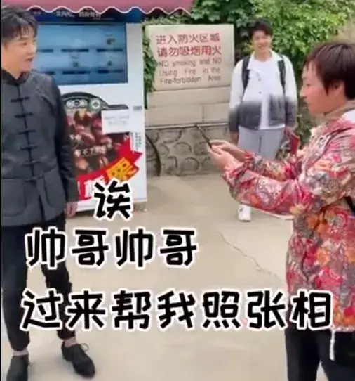 都在骂他们土，可不妨碍他们好笑啊