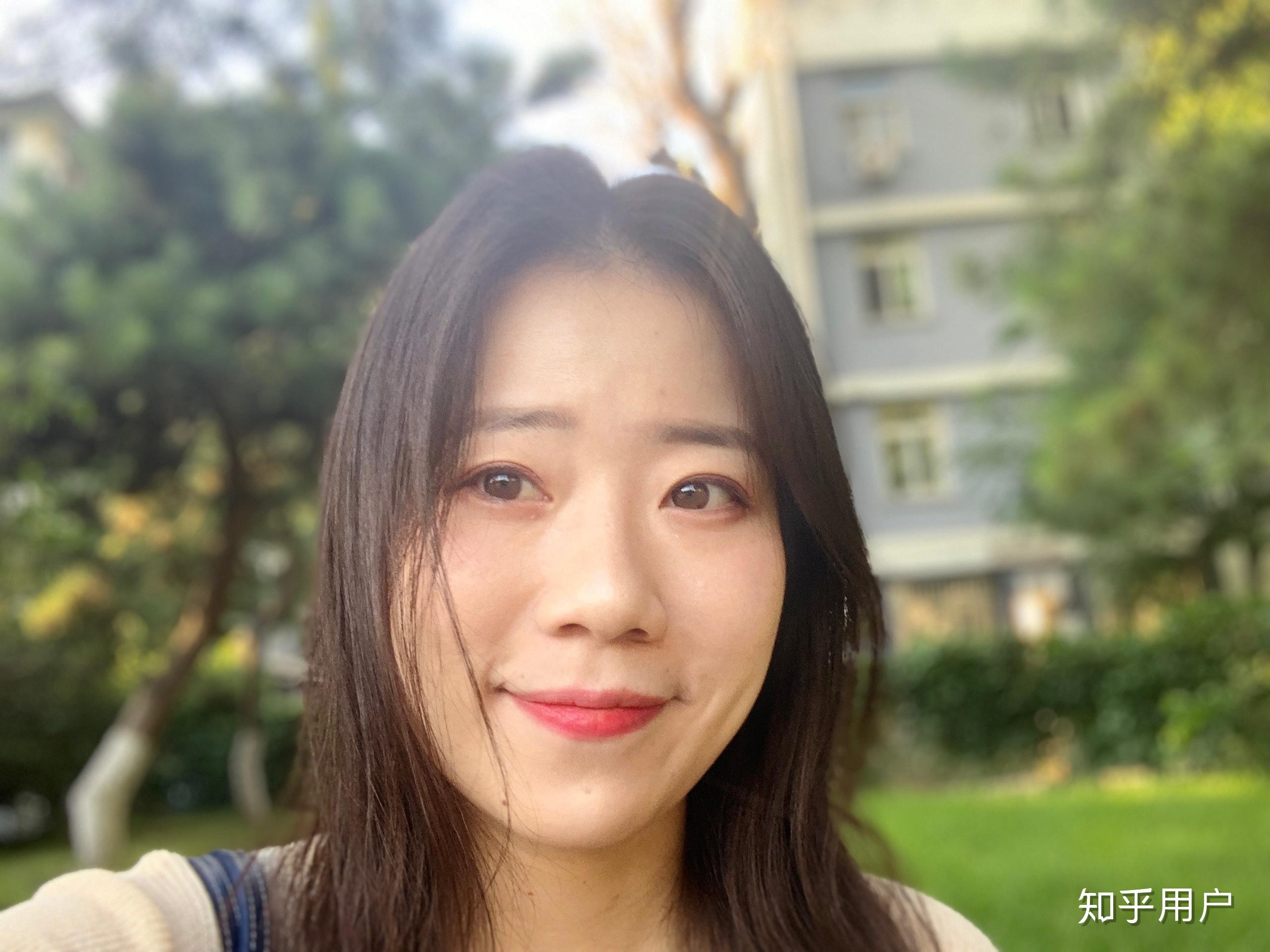 怎么看待发相机自拍原图的女生