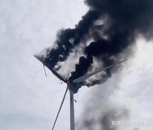 2月22日,山东省青岛市平度某风电场一台风力发电机组发生着火事故