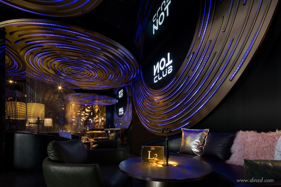 酒吧设计中的灯光色彩美学