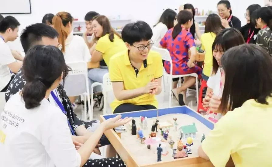 心理咨询师:团体沙盘心理咨询技术课程," 一沙一世界 " - 知乎