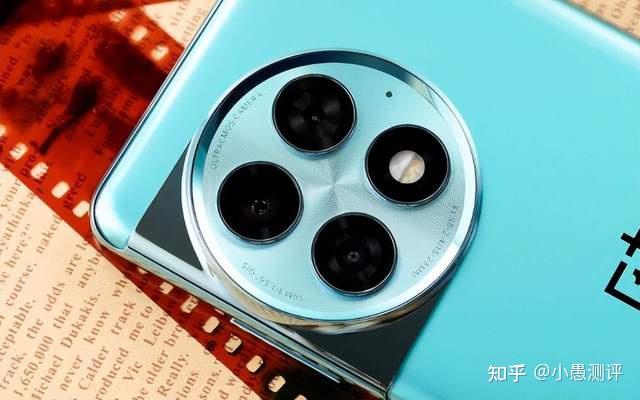 在oppo美颜自拍影像算法的加持下,1600万像素摄像头同样可以拍出媲美