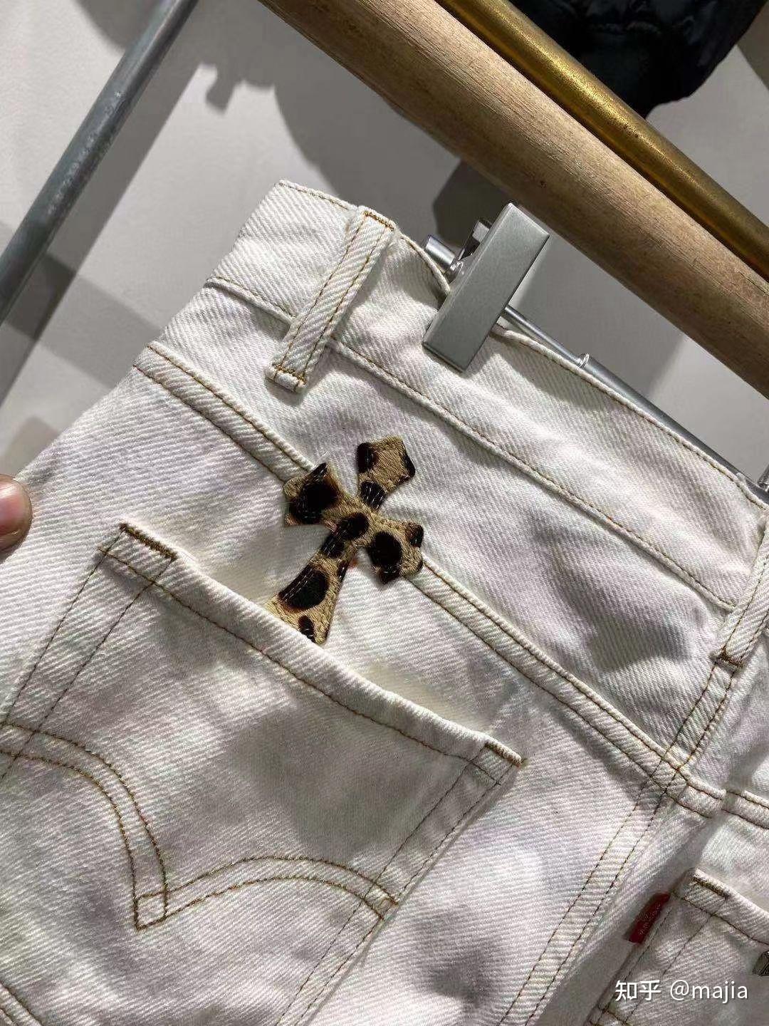 克罗心白色牛仔裤