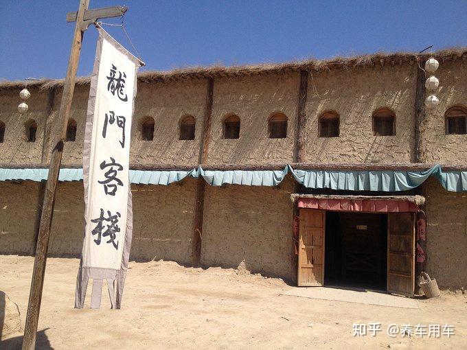 电影《大话西游》,《新龙门客栈》,《红高粱》等在此取景;著名景点有