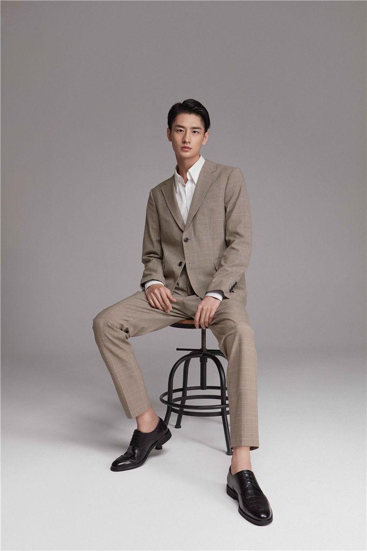 李孝谦 @辛云来 穿着红蜻蜓商务正装男鞋,少年属于远方,青春不被定义