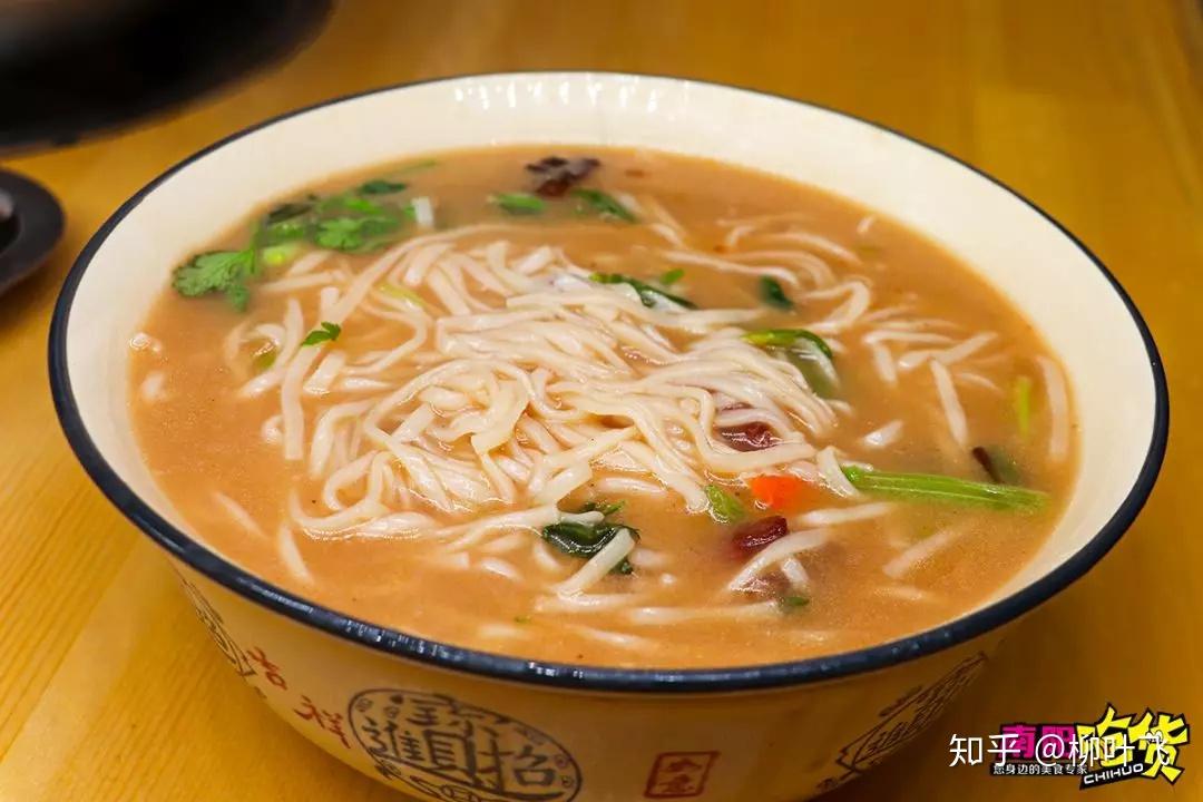 鲜羊肉和羊肚虽然是美味但你要留点胃口给这碗羊肉糊汤面不仅份量十足