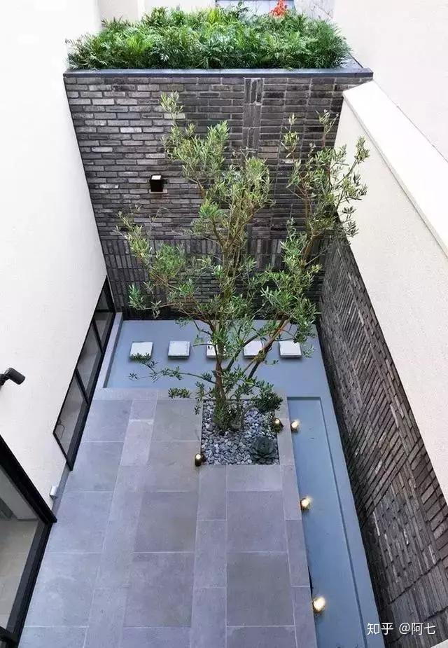 为什么现在别墅都喜欢往下挖半层?做成庭院才知道,好处太多了 - 知乎
