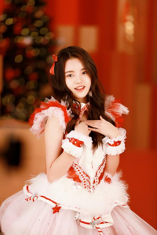 snh48新年这一刻mv首发圣诞装扮热舞