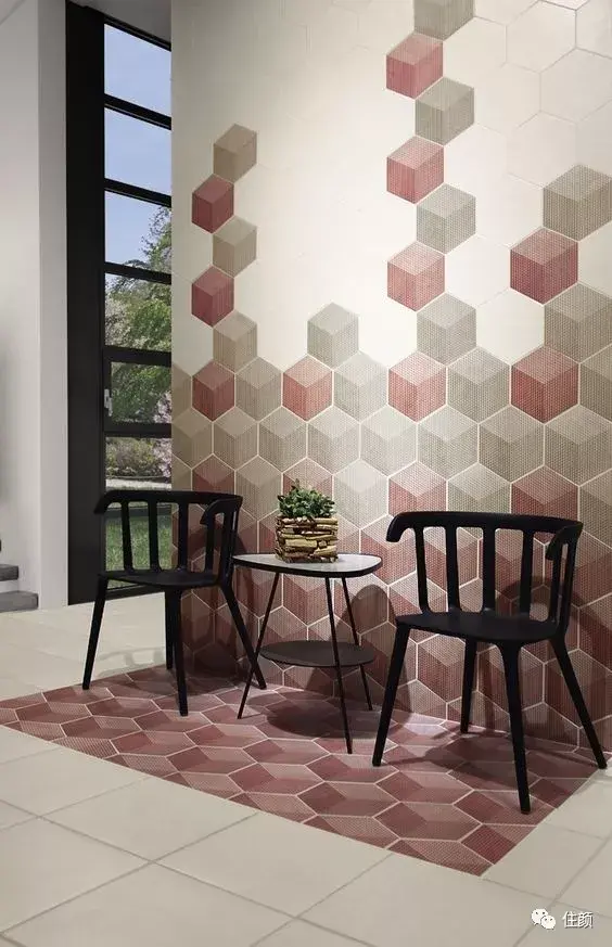 颜姐发现,很多设计中都运用六角线将墙砖和地砖相连,使视觉效果更加
