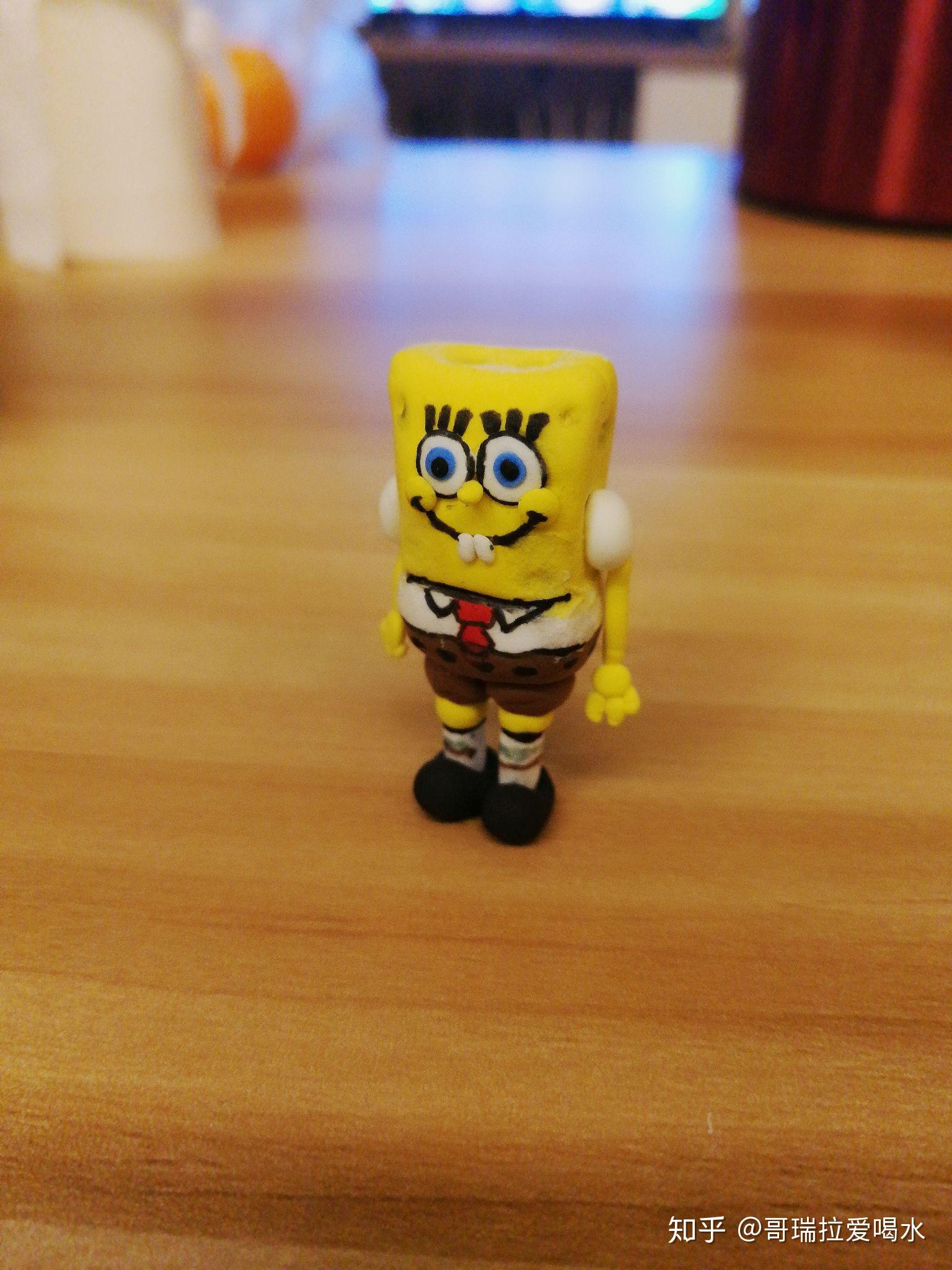 手欠,给海绵宝宝身上画了洞,后来发现效果不好又用泥给抹了  于是成了