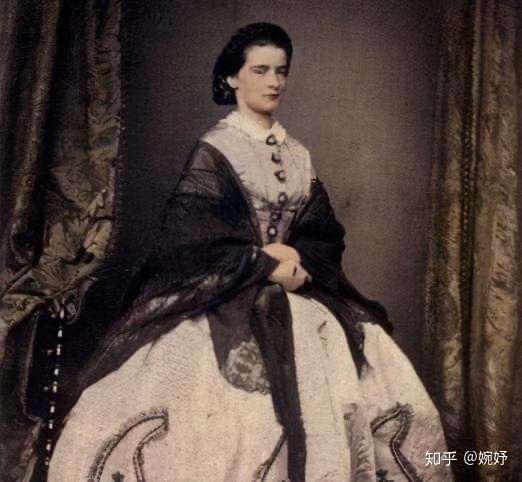 巴伐利亚海伦公主一一被妹妹茜茜取代了奥地利皇后的传奇人生