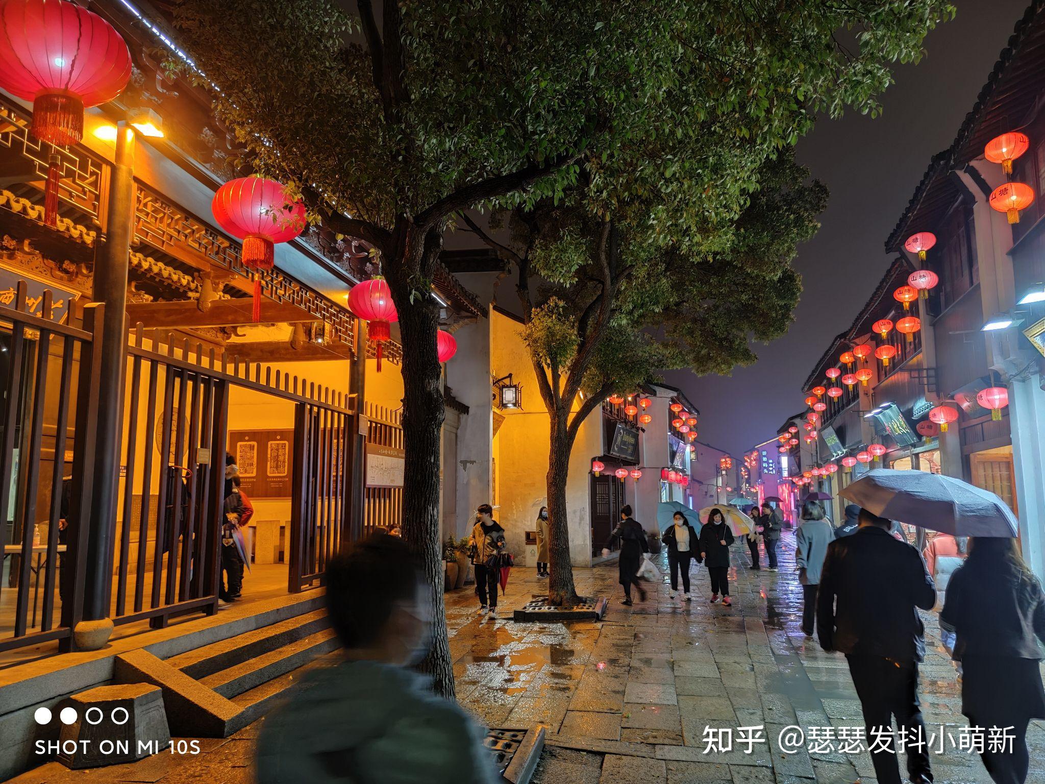 拍照上,小米10s完整继承了小米10的成熟而又优秀的相机模组.