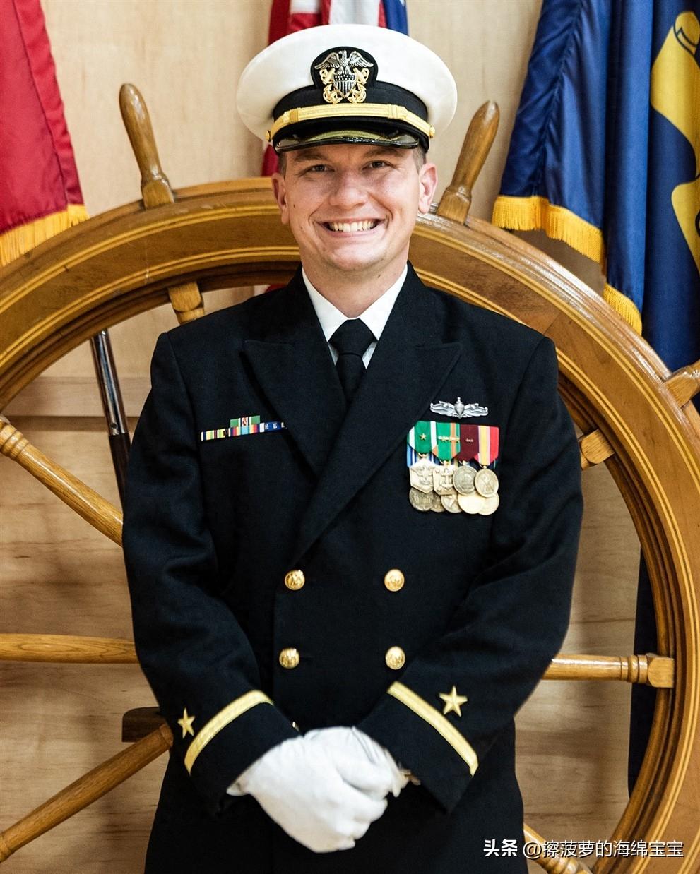 o-1 海军少尉(ensign)海军少尉美国海军学院,预备役军官训练团等毕业