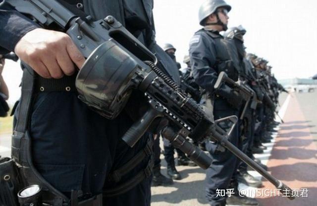 相关数据显示,我国的缉毒警察几乎每天都有一人牺牲,他们的死亡率是