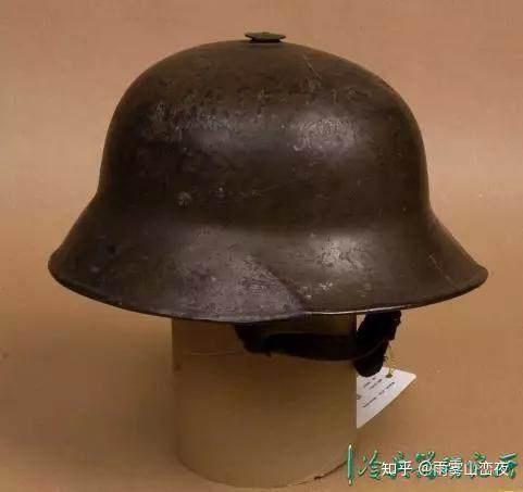 第一次世界大战钢盔装具的进化