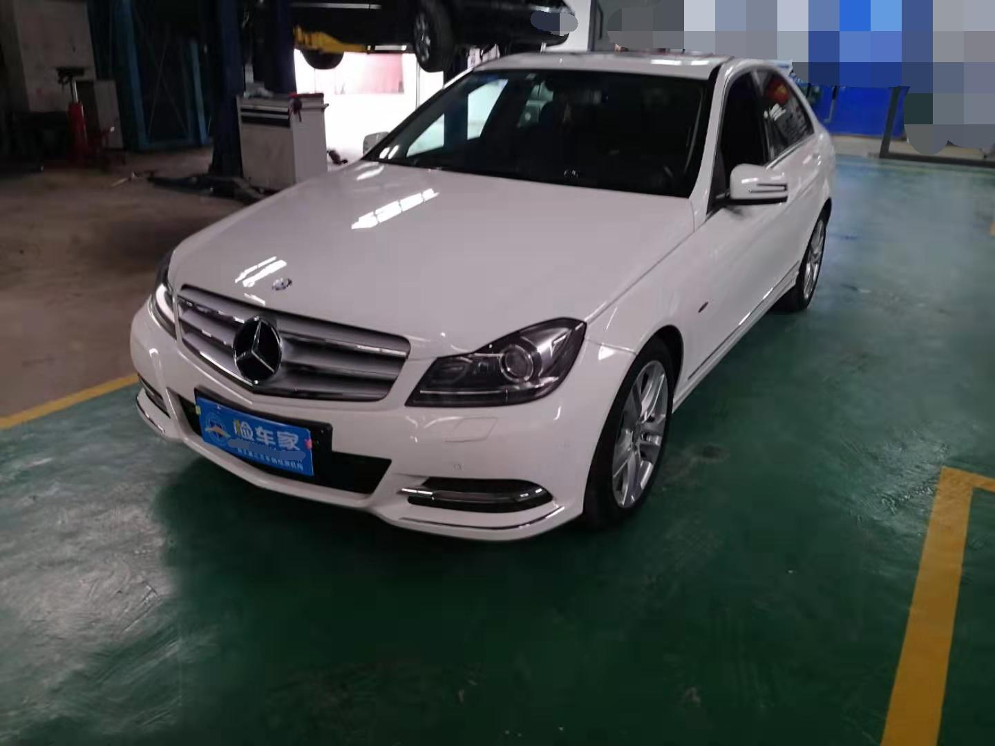 新车38万的奔驰c200如今12万举起底盘我看到了它隐藏的创伤