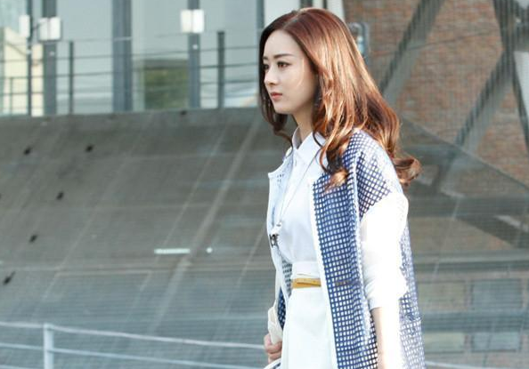 赵丽颖赤凤姝颜预告行走的画报本人爱自己的一切