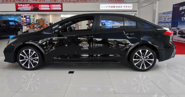 省油又省心的合资家轿配cvt变速箱到店实拍2021款丰田雷凌