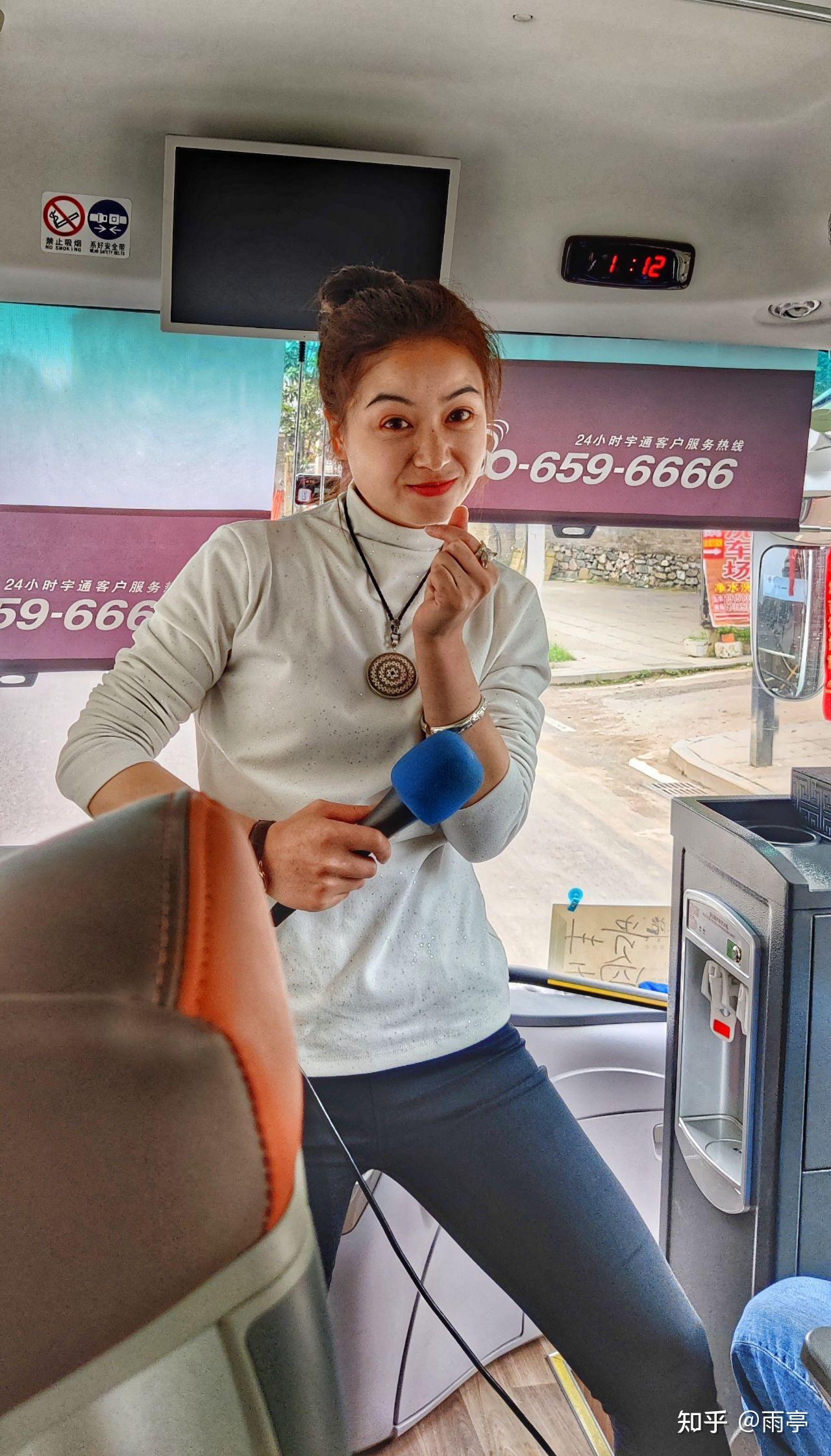 从贵州侗苗山寨走出的美女导游一一贵州行侧记