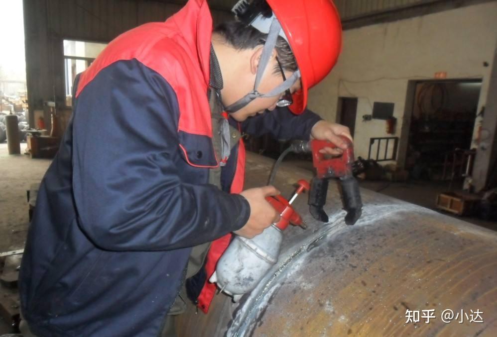 磁粉探伤检测的特点磁粉探伤的优点是:对钢铁材料或工件表面裂纹等