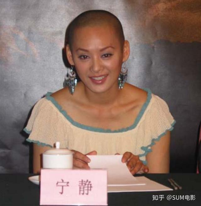 杨幂周冬雨女星们剃光头原因各不同看到宁静我忍不住笑了