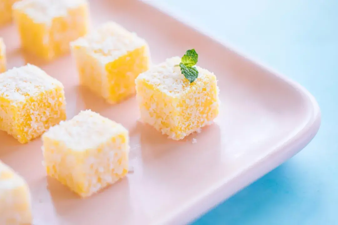 这一块芒果牛奶小方q弹绝了竟好吃到咬掉舌头