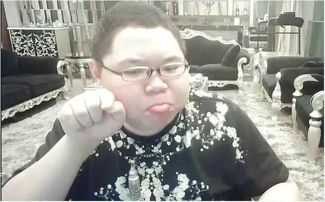 "走,我们去探险.""你是发廊皇帝还是枯井克星?"8.