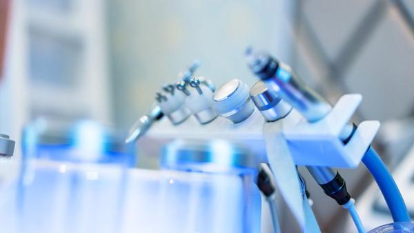 镀膜加工:守护医疗器械性能与安全的 “表面专家”