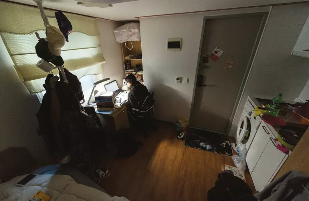 即使冒着生命危险,以及种种难以忍受的缺点,也要租住在地下室.