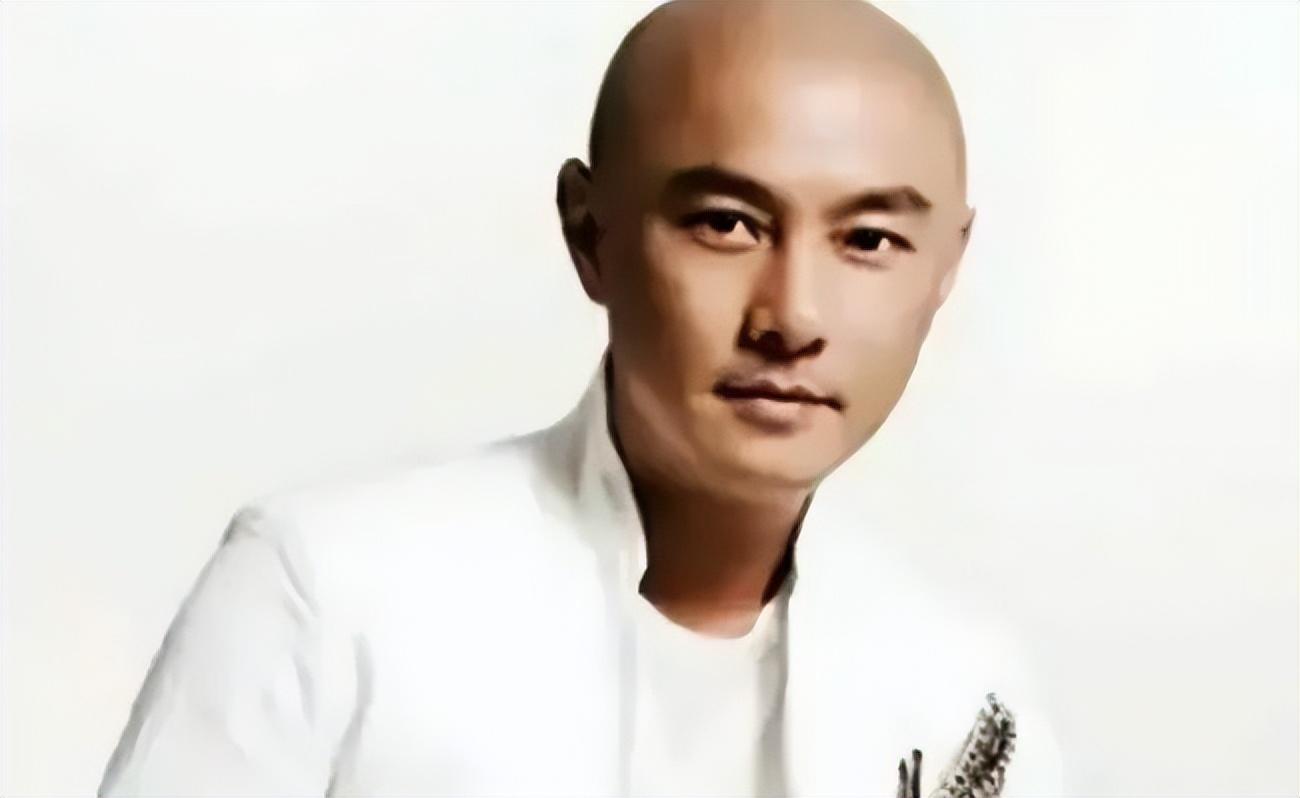 三次娶同一个女人的张卫健,18年无子,却把老婆当孩子宠,他现在去哪了?