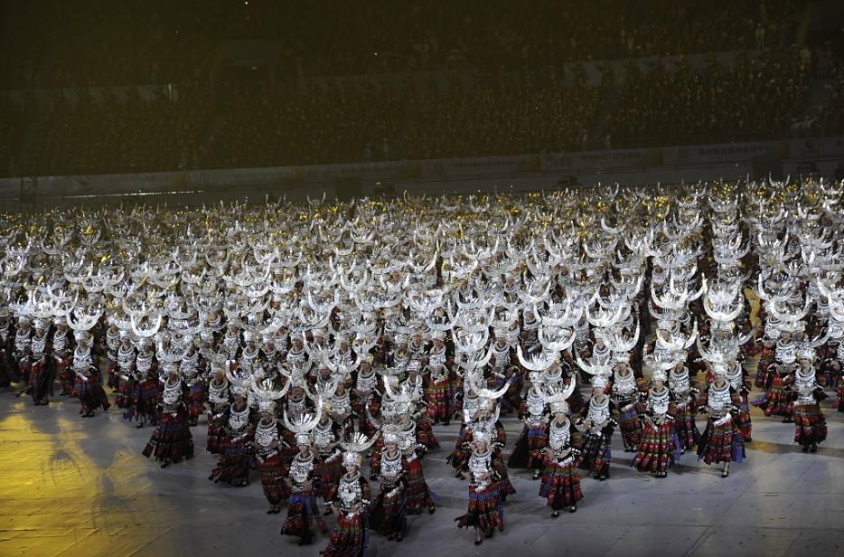 有哪些特别感人震撼的万人合唱音乐现场?