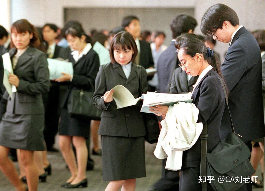 受過大學教育的新移民對平等就業機會的看法不如其他移民,而所有接受