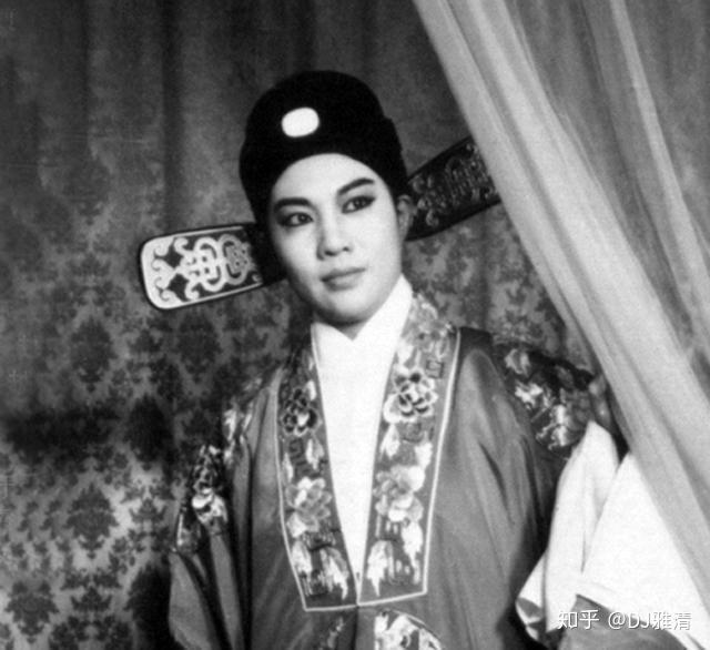 本是温柔美女,却将《三笑》中唐伯虎演成经典,女星向群,如今何在?