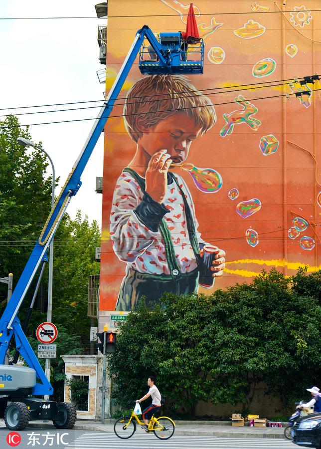 上海15面高墙彩绘成风景历时4个月完成创作
