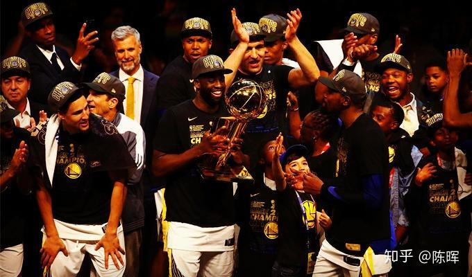 勇士王朝重建之路库里与年轻球员的化学反应