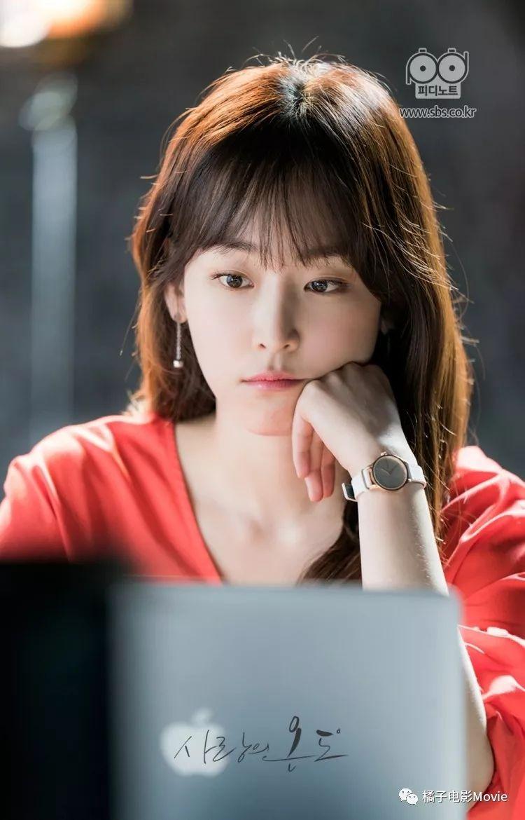 韩剧《爱情的温度》里徐贤真饰演的女主角也是编剧▽最近电视剧女主角