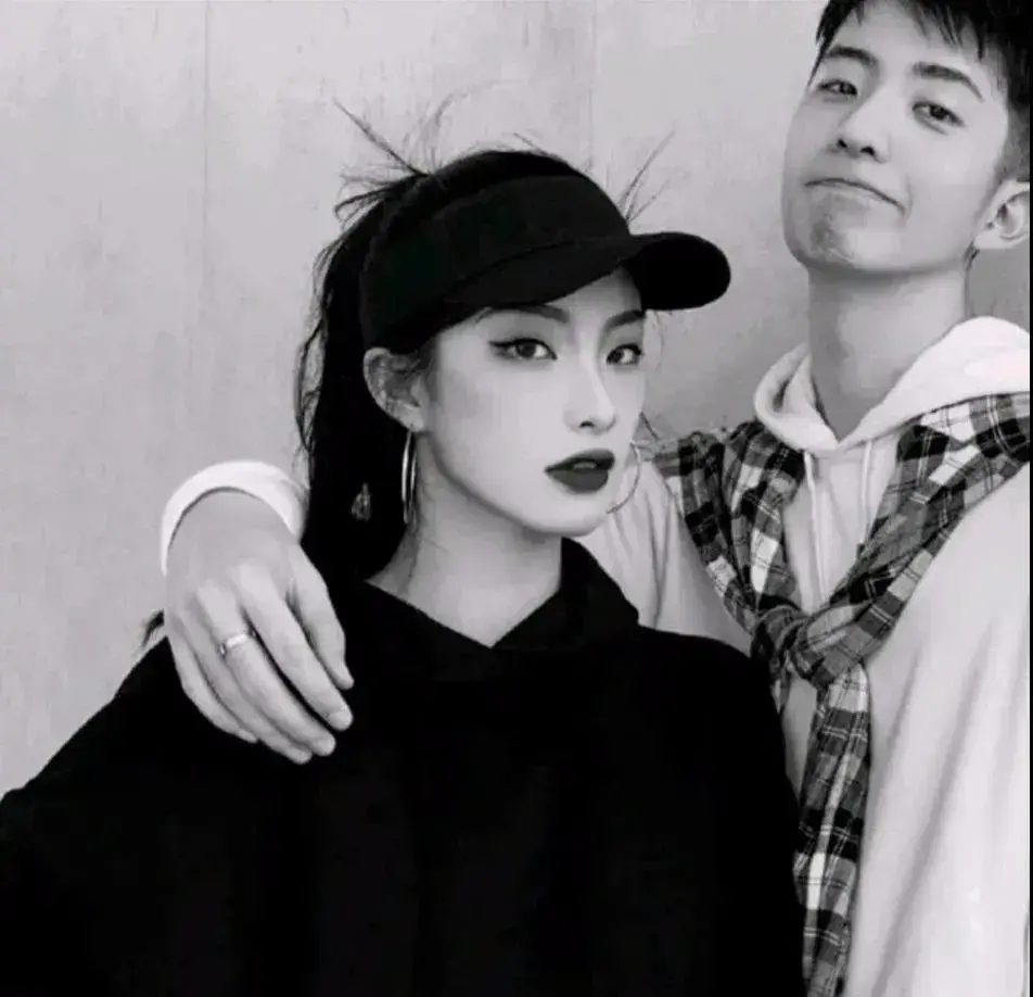 一些超级特别又好看的情侣头像,共190张-最好看的情侣头像动漫一人一半