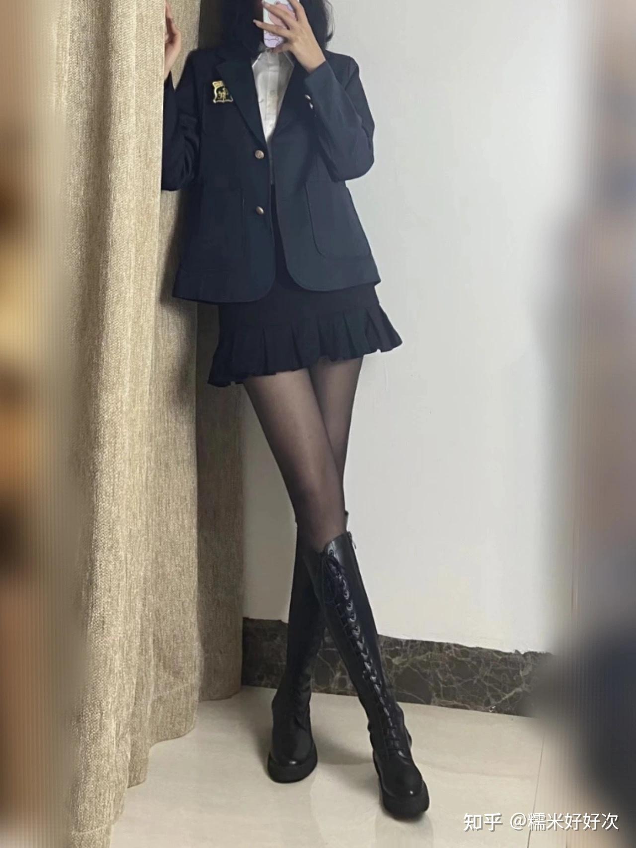 喜欢穿丝袜搭配帆布鞋板鞋的女生是怎样一种女生? - 知乎