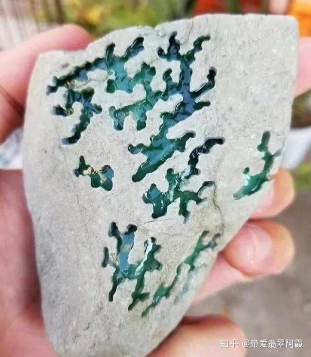 懂翡翠原石赌石各种皮壳和它们各场口特征让你瞬间5000变五十万 - 知乎