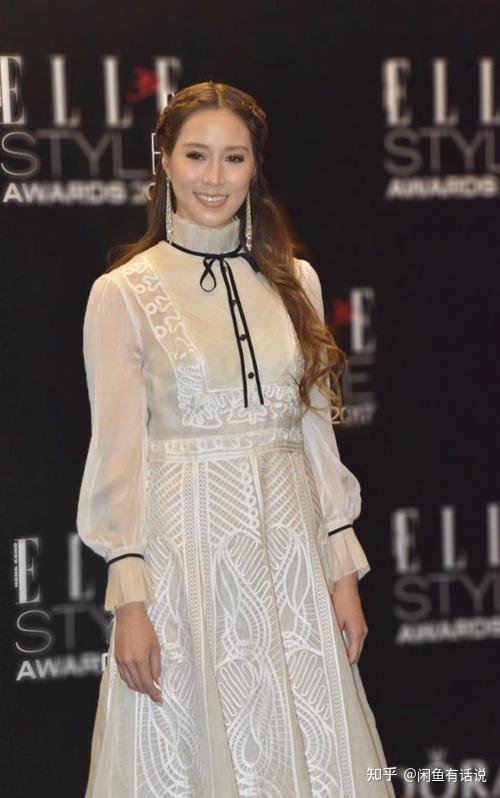 豪门媳妇也会博眼球徐子淇穿半透明长裙亮相好身材确实抢镜