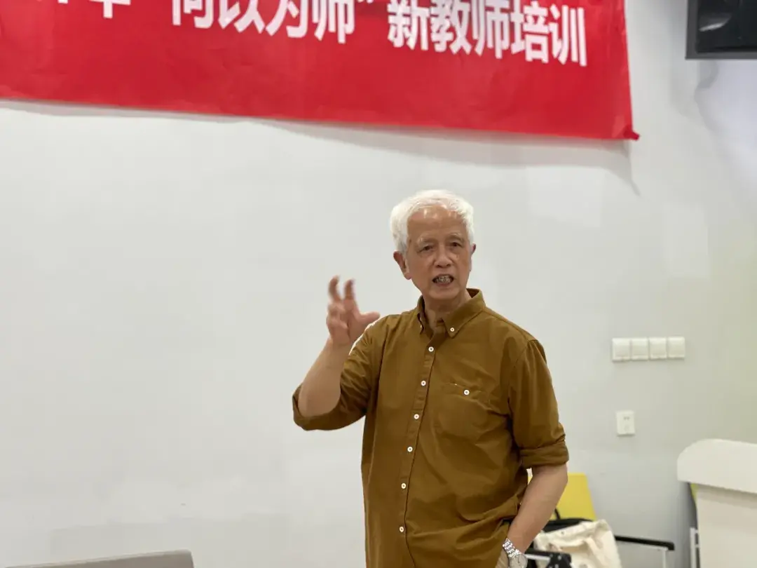 成都师范学院教授,成都市陶行知研究会会长姚文忠强调,教育一定要重视