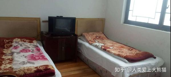 想住在峨眉山山中间雷洞坪或者洗象池的位置,需要提前订吗,大概多少钱