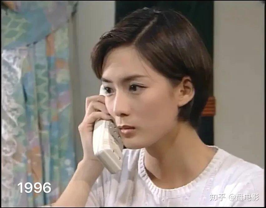 1997年,《错爱今生》中郑秀珍分明是懵懂少女模样,眼神如同小鹿般清亮