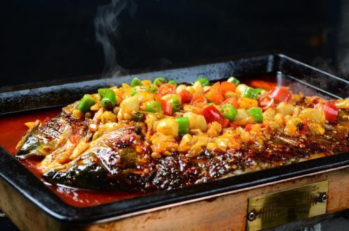 黄哈儿蒜香烤鱼浓浓的香味泌入你的心里