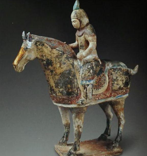 派专人供养,此后的唐朝统治者也一直非常重视马政和改良战马的品质