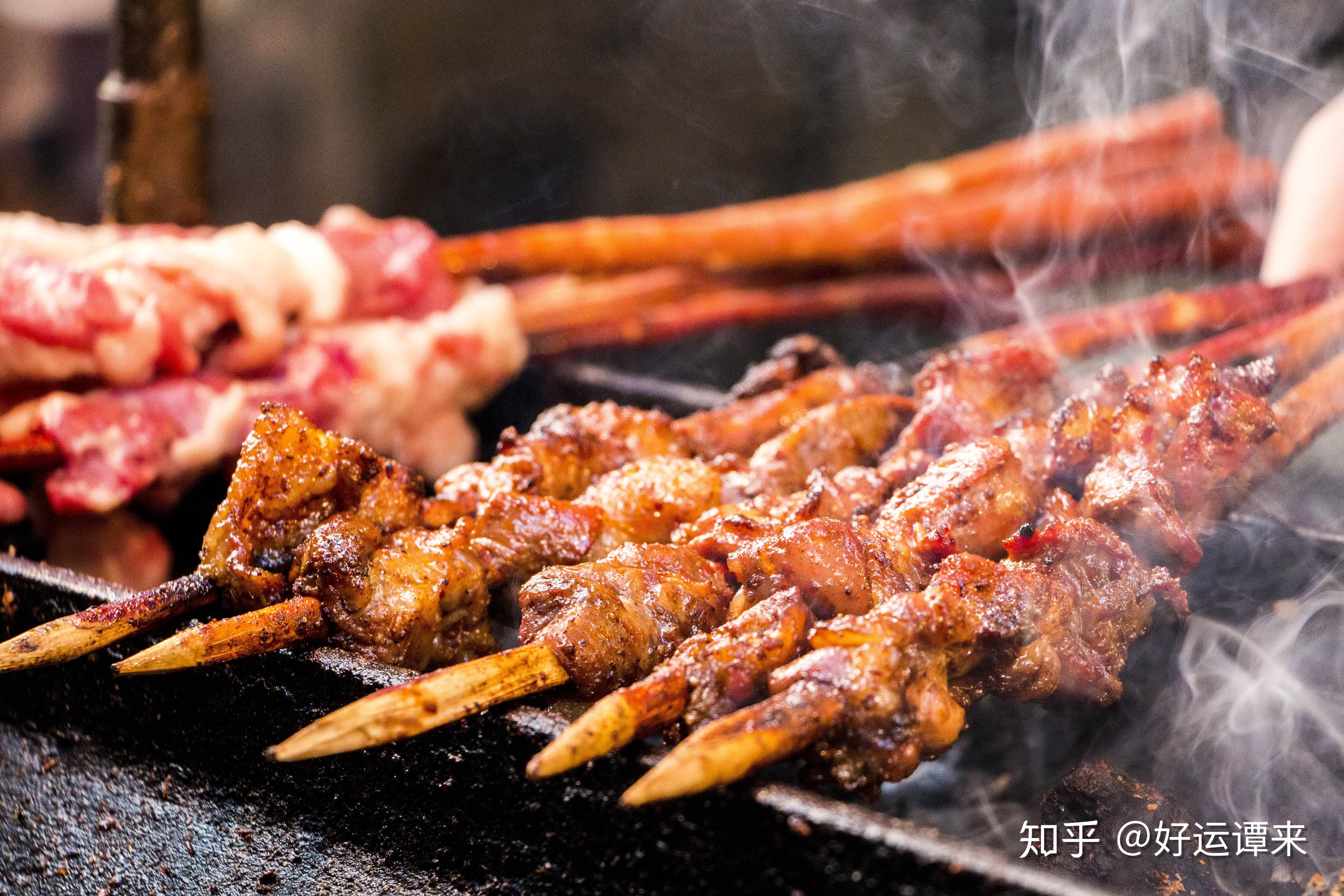 新疆乌鲁木齐旅游特产小吃美食推荐之烤羊肉